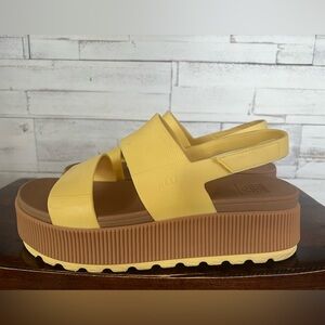 Reef Water Vista Platform Slingback Sandal in Yellow.  Size 10